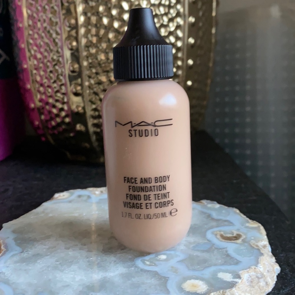 New MAC Face And Body Foundation C5 1.7 fl oz